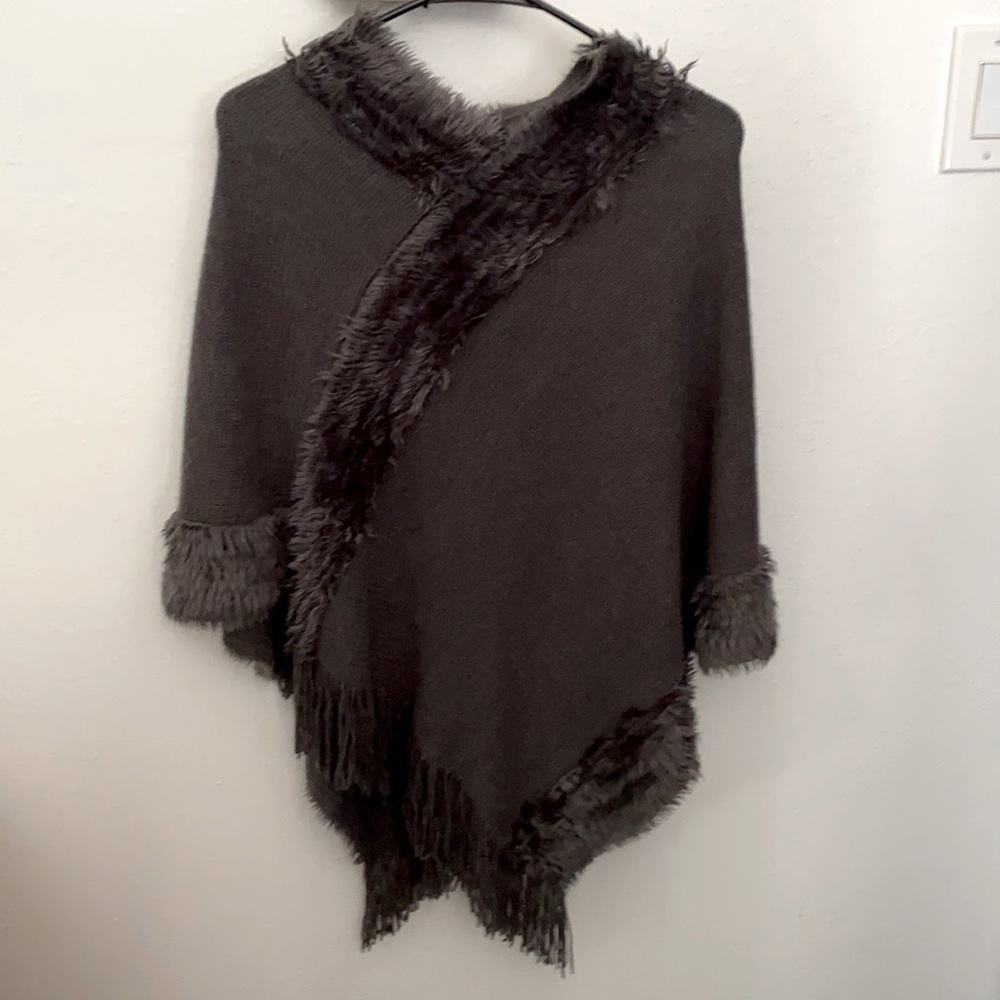 Grey knit fur/fringe poncho O/S. NWT